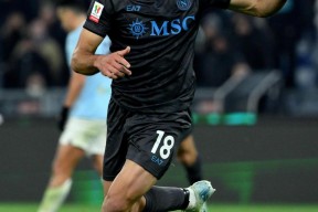 意大利杯赛程吃紧；那不勒斯集结日更衣室发声；话题不断；控场能力受关注